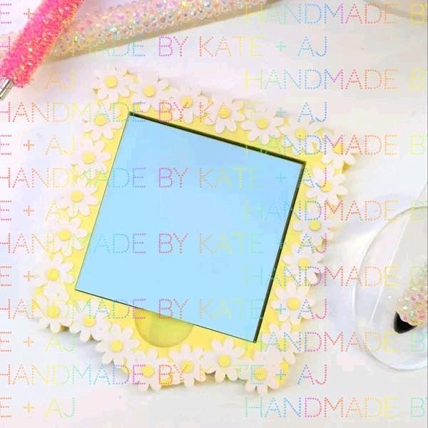 Daisies Sticky Note Holder